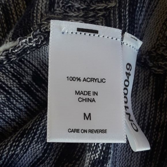 New York & Company v-neck sweater top, sz M - Picture 7 of 8